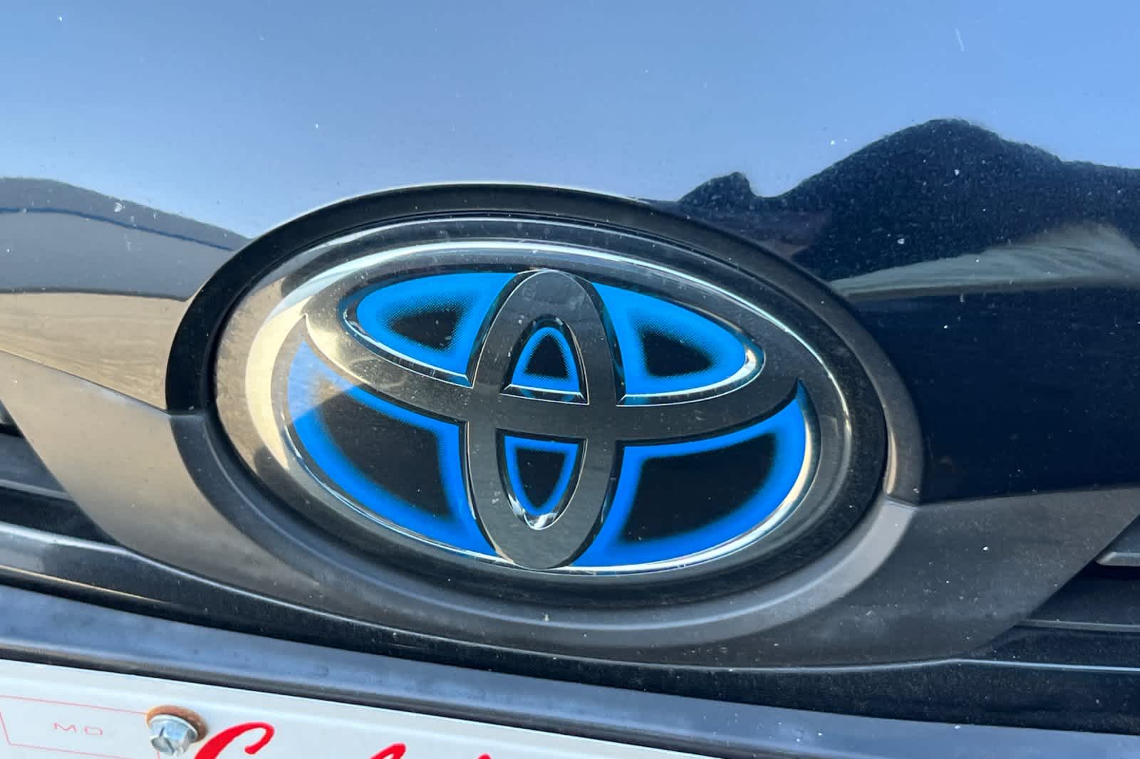 2020 Toyota Prius L Eco 9