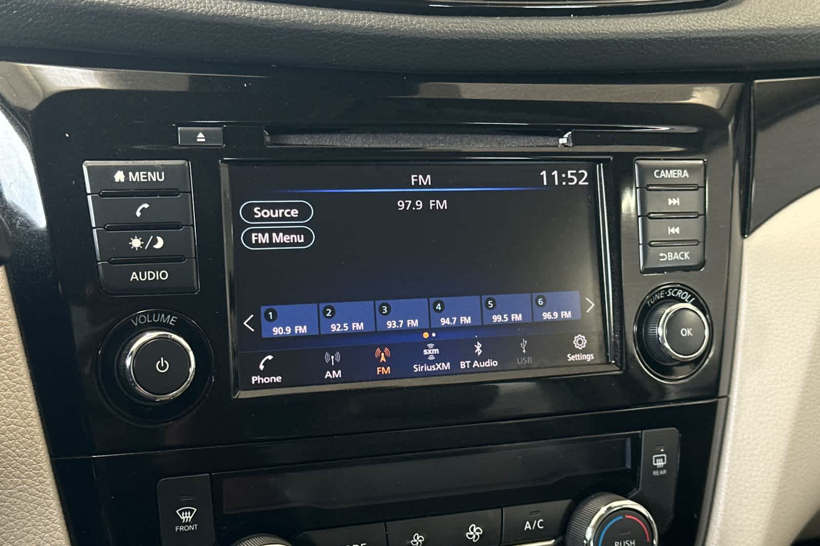 Thumbnail: 2022 Nissan Rogue Sport - 20