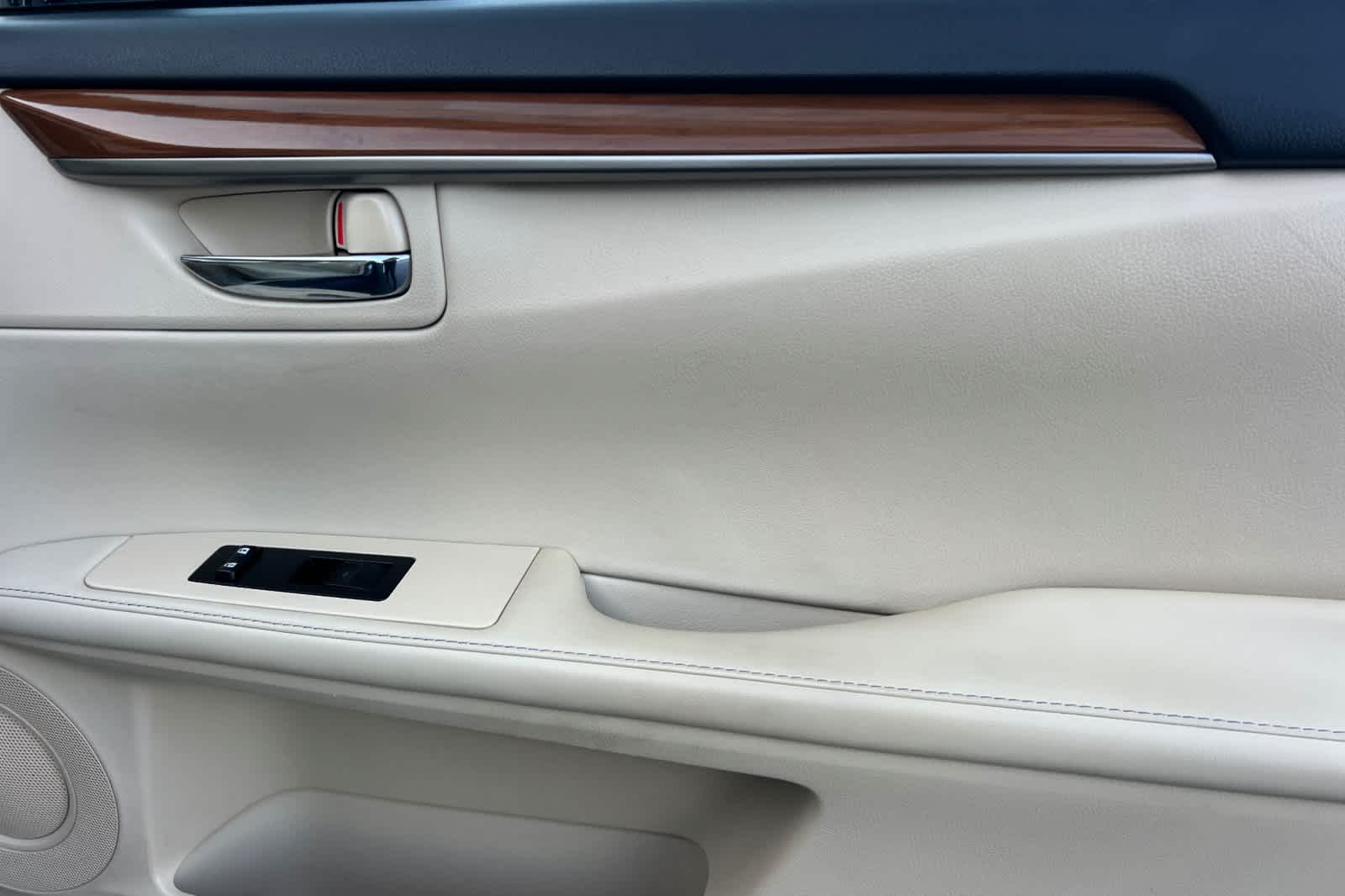 Thumbnail: 2014 Lexus ES - 18