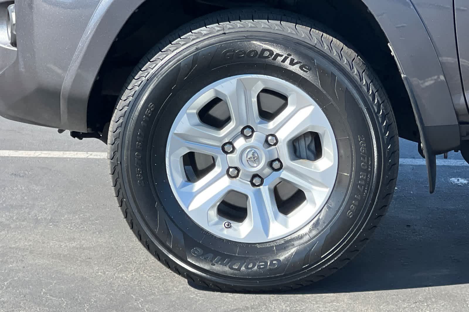 Thumbnail: 2018 Toyota 4Runner - 28