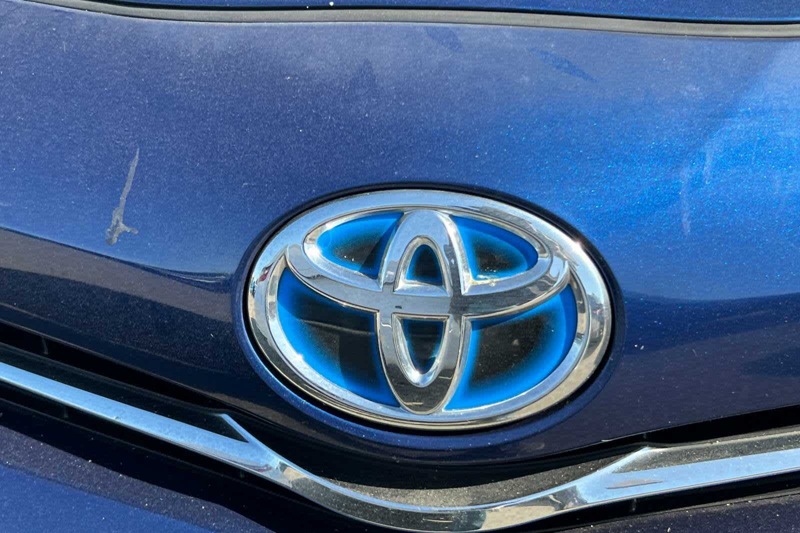 Thumbnail: 2013 Toyota Prius v - 10