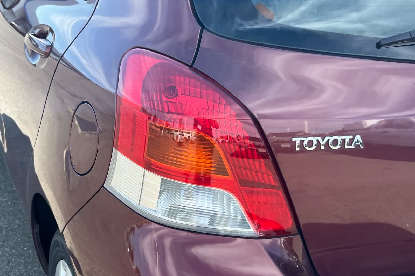 Thumbnail: 2010 Toyota Yaris - 15