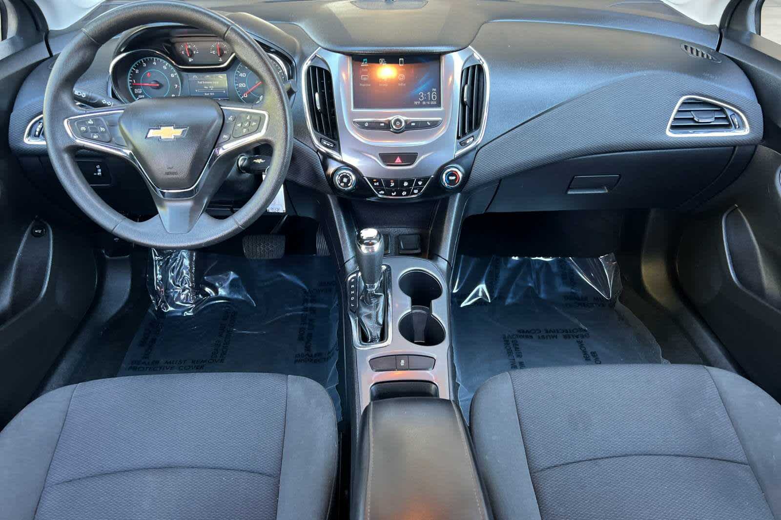 Thumbnail: 2017 Chevrolet Cruze - 3