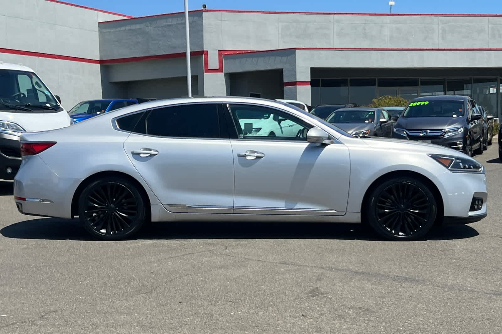 Thumbnail: 2017 Kia Cadenza - 6