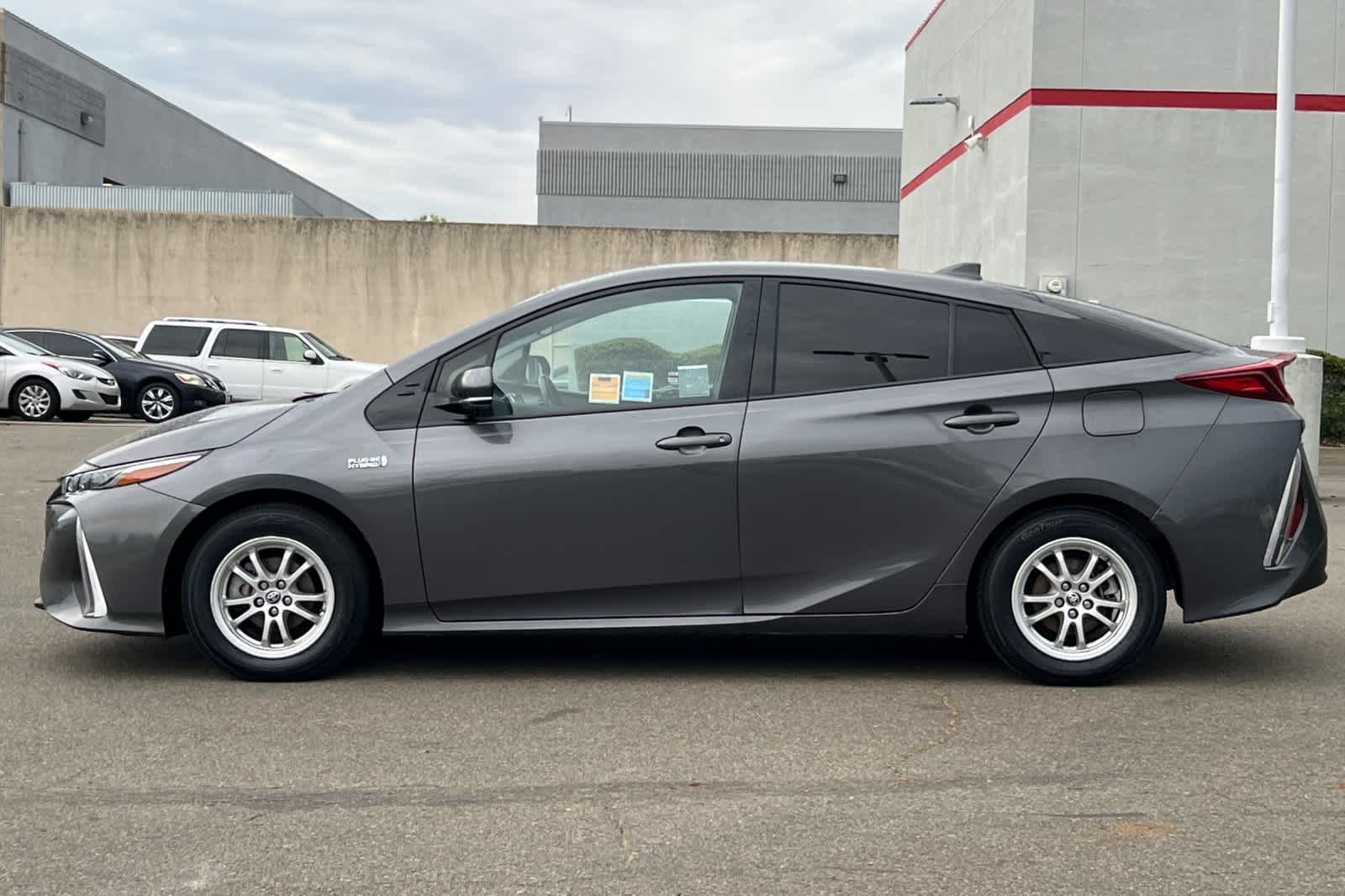 Thumbnail: 2017 Toyota Prius Prime - 9