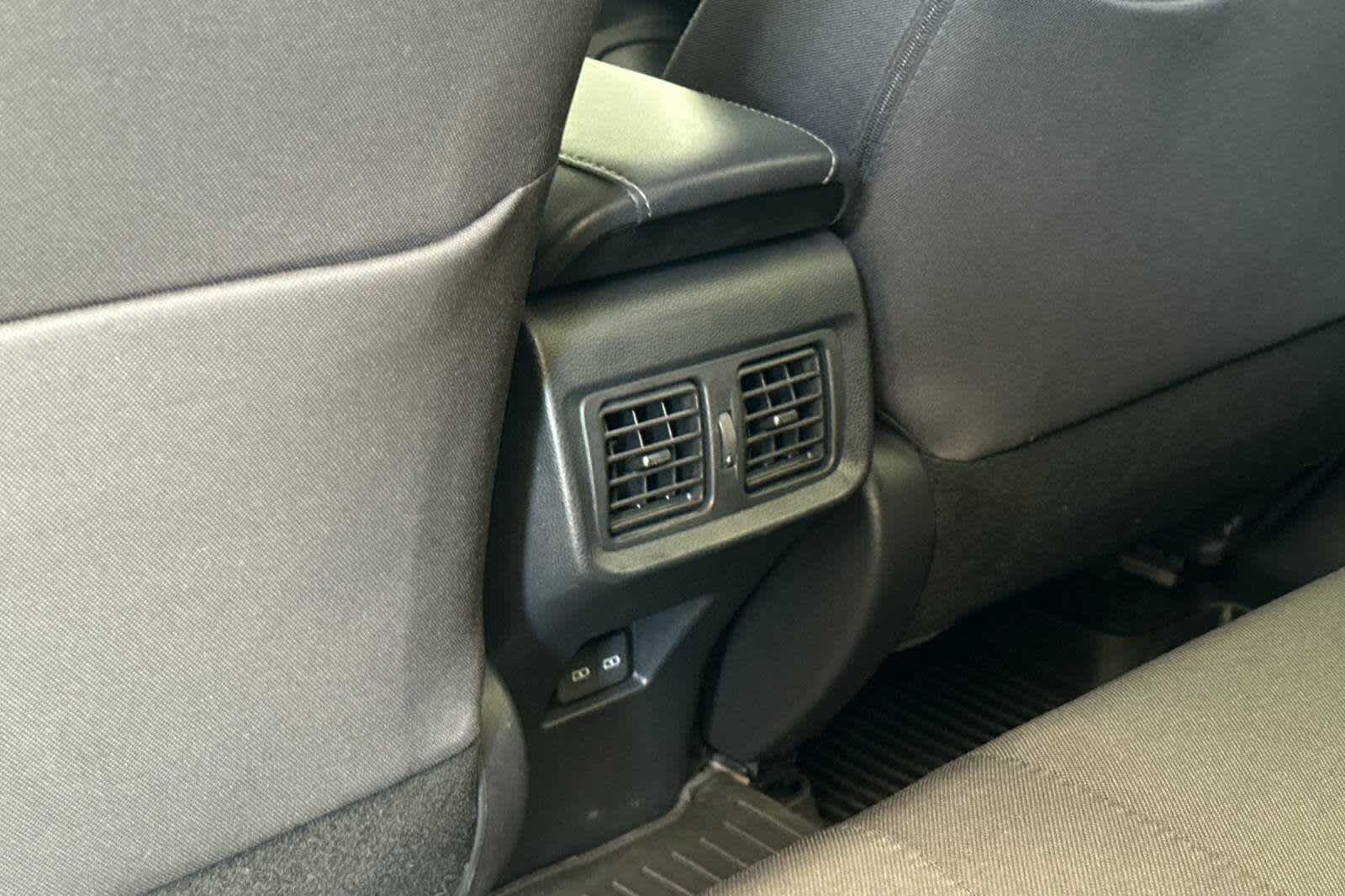 2024 Toyota Venza LE 14