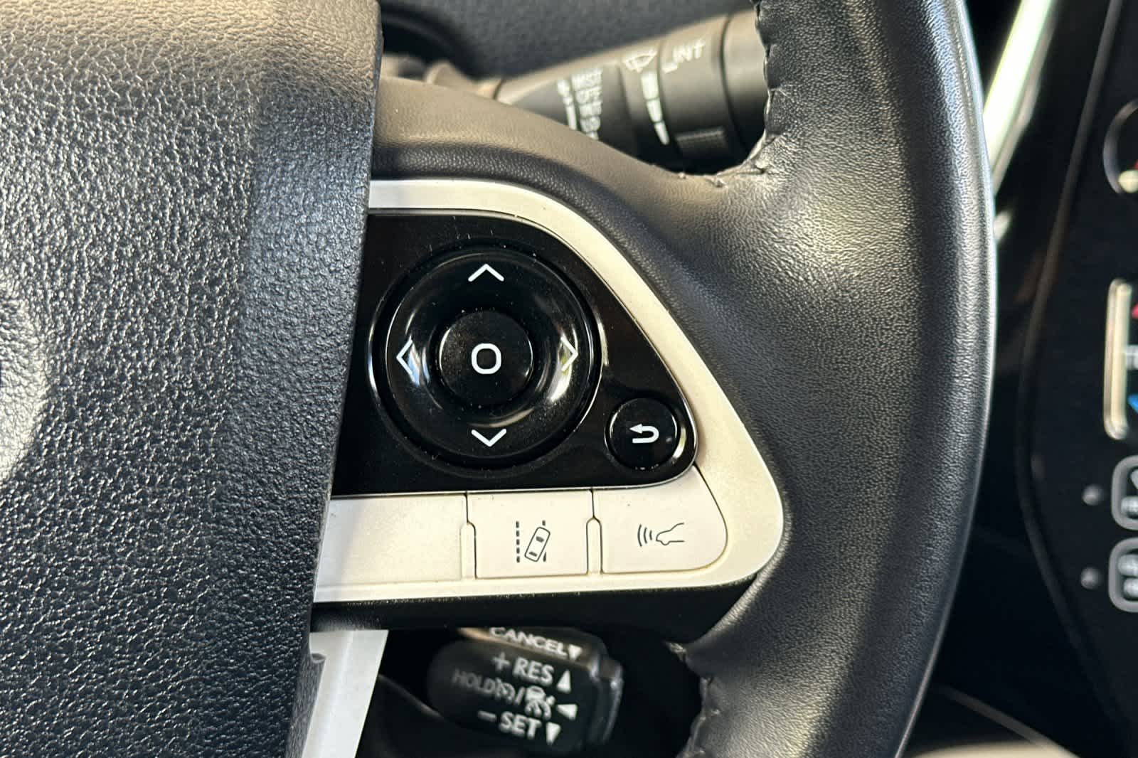 Thumbnail: 2017 Toyota Prius Prime - 28