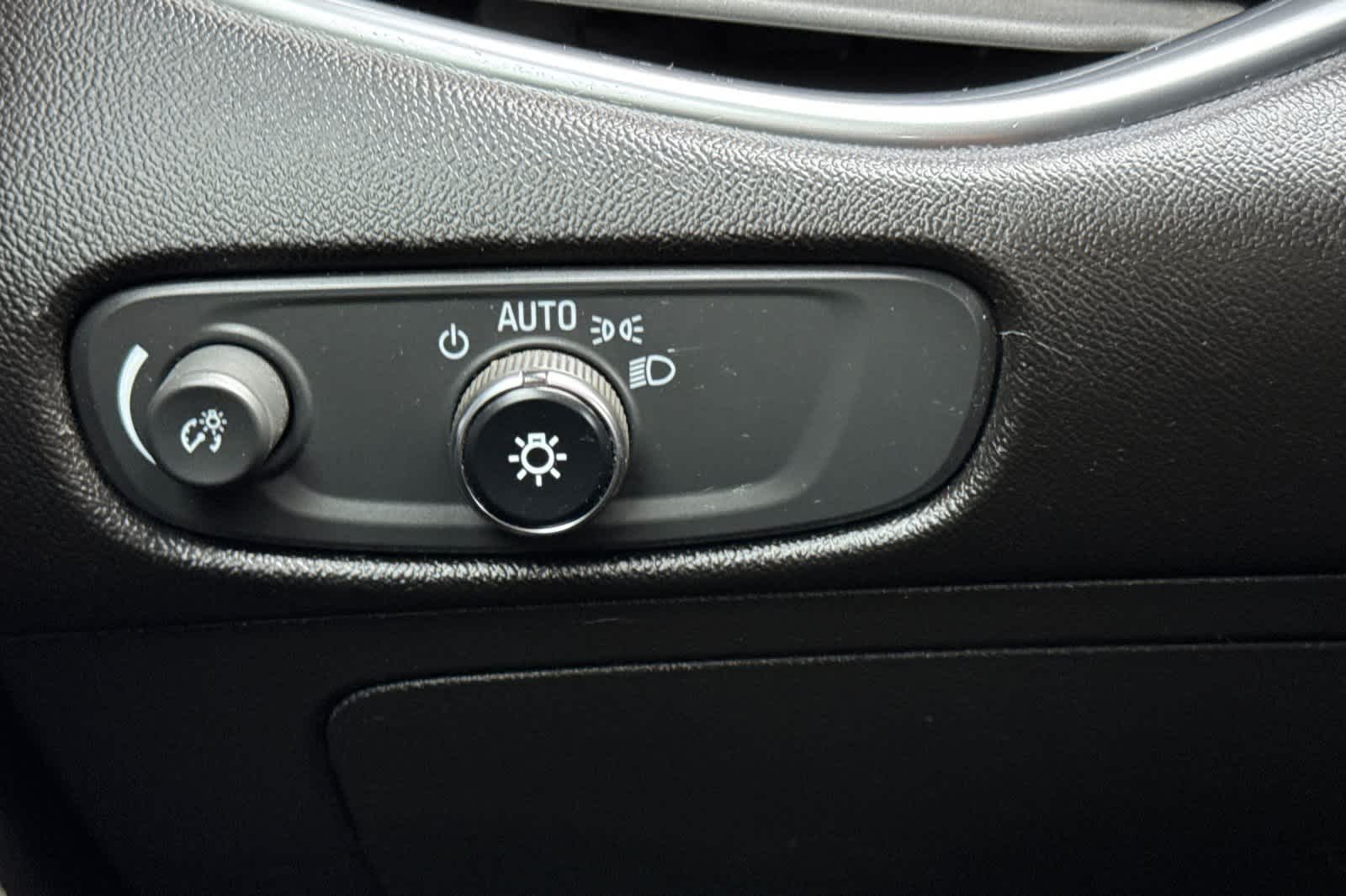 Thumbnail: 2020 Chevrolet Malibu - 29