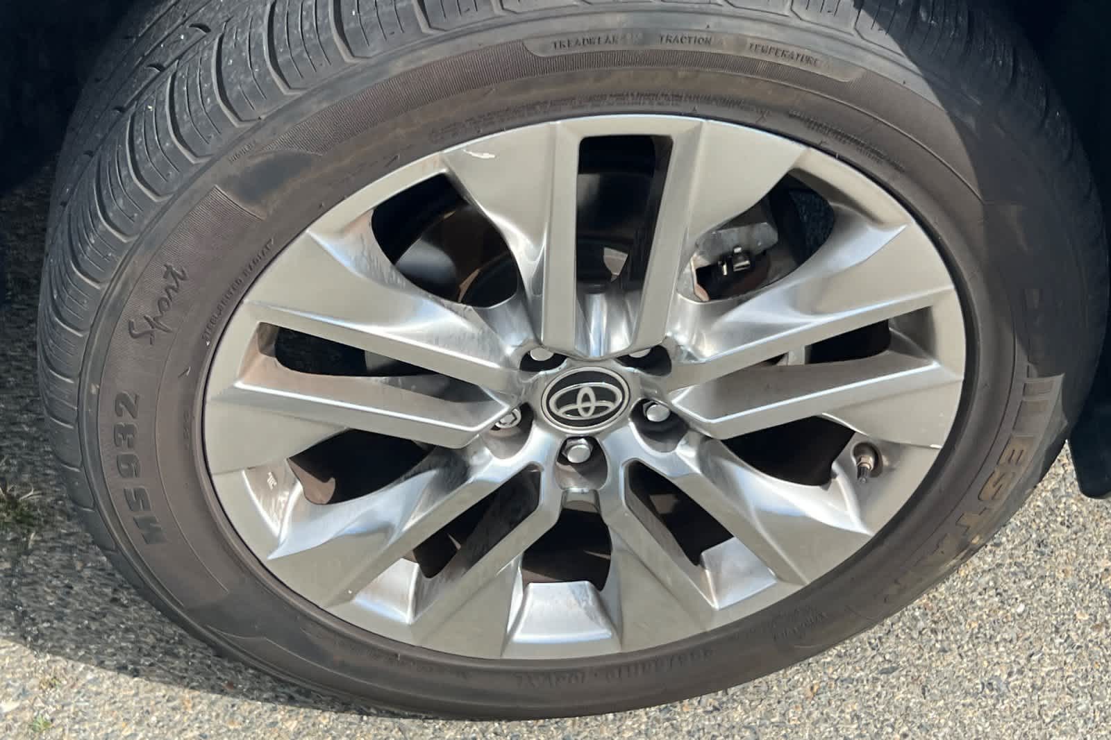 Thumbnail: 2019 Toyota RAV4 - 15