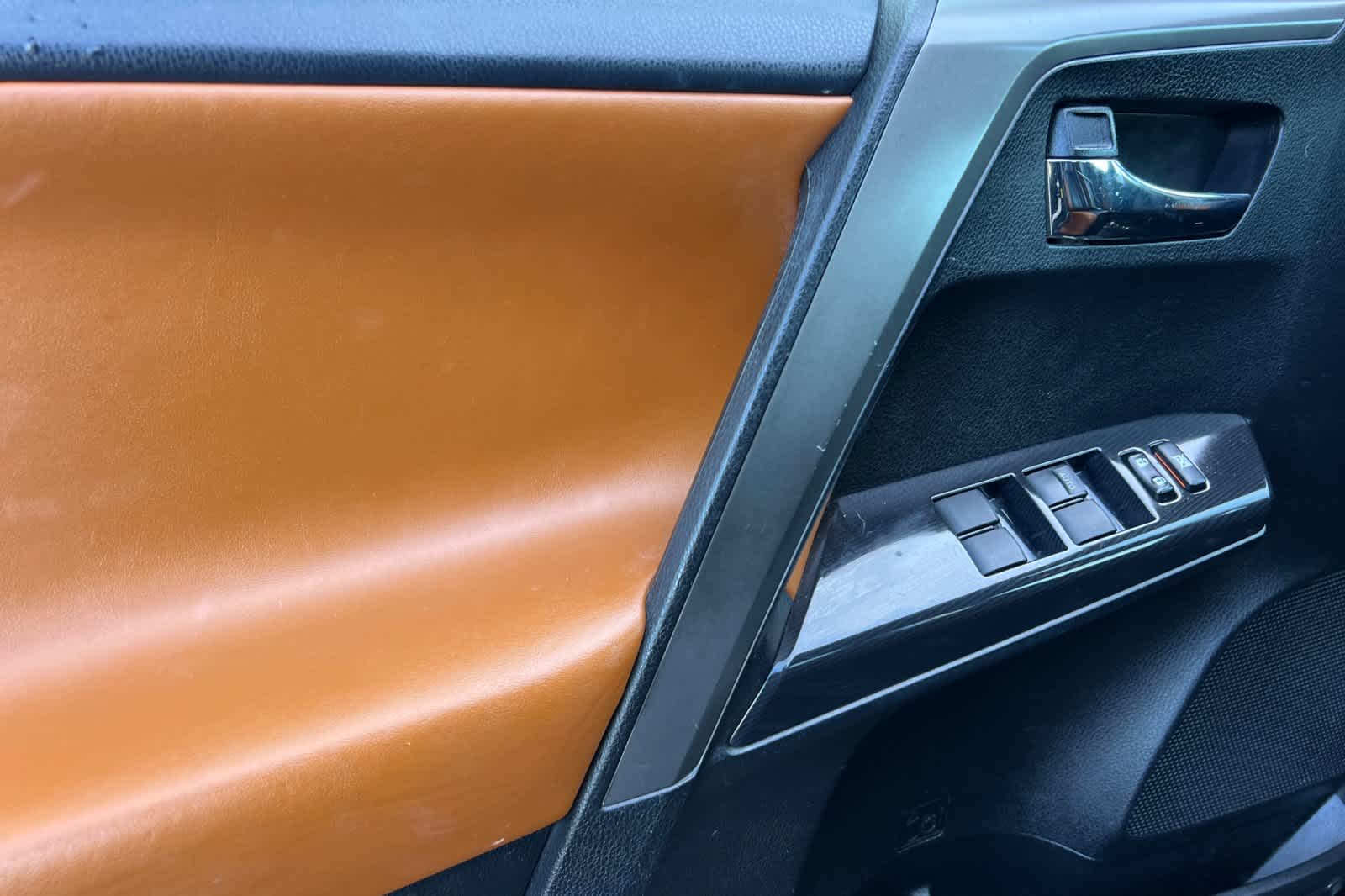 Thumbnail: 2016 Toyota RAV4 - 12