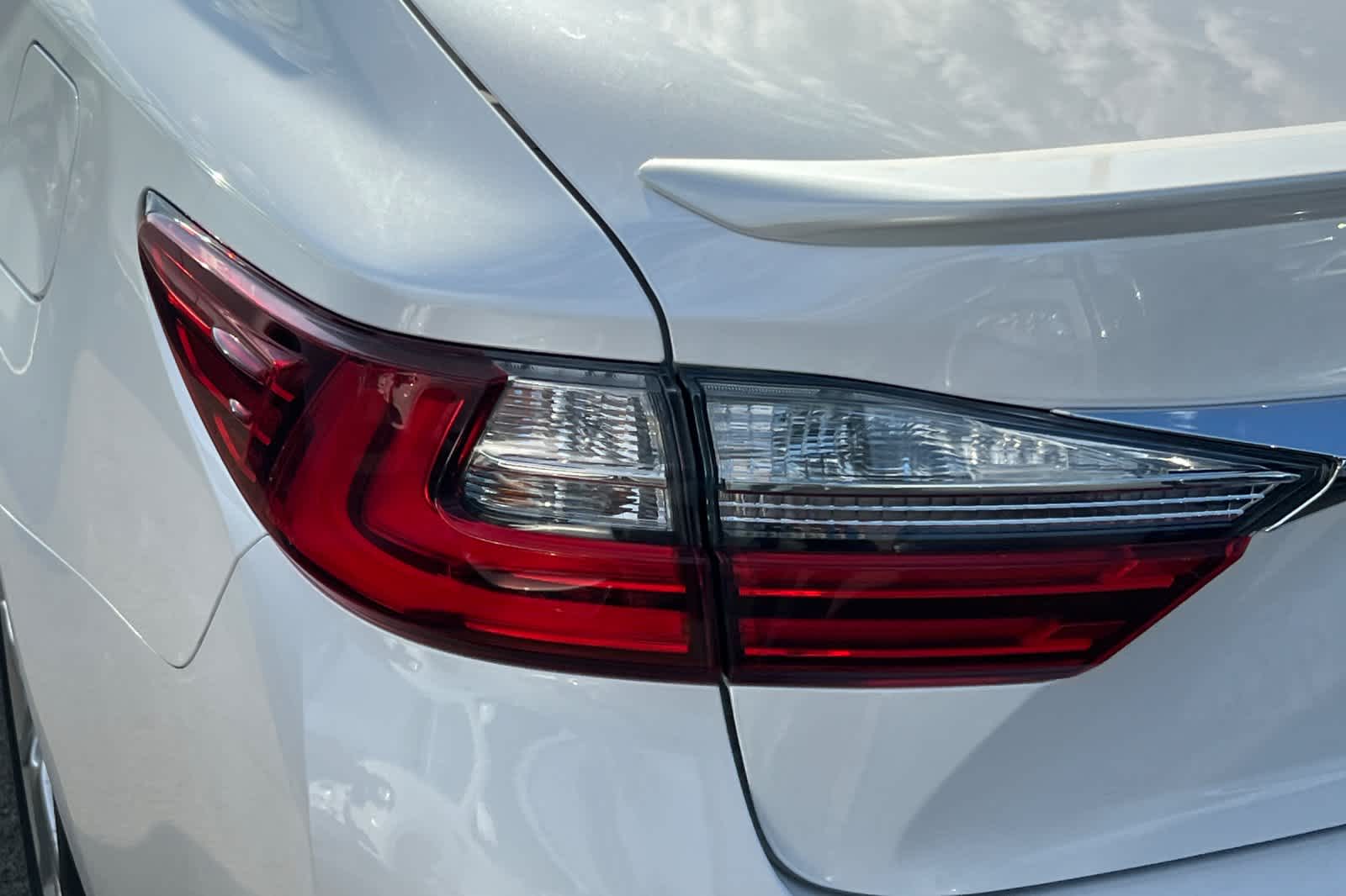 Thumbnail: 2017 Lexus ES - 15