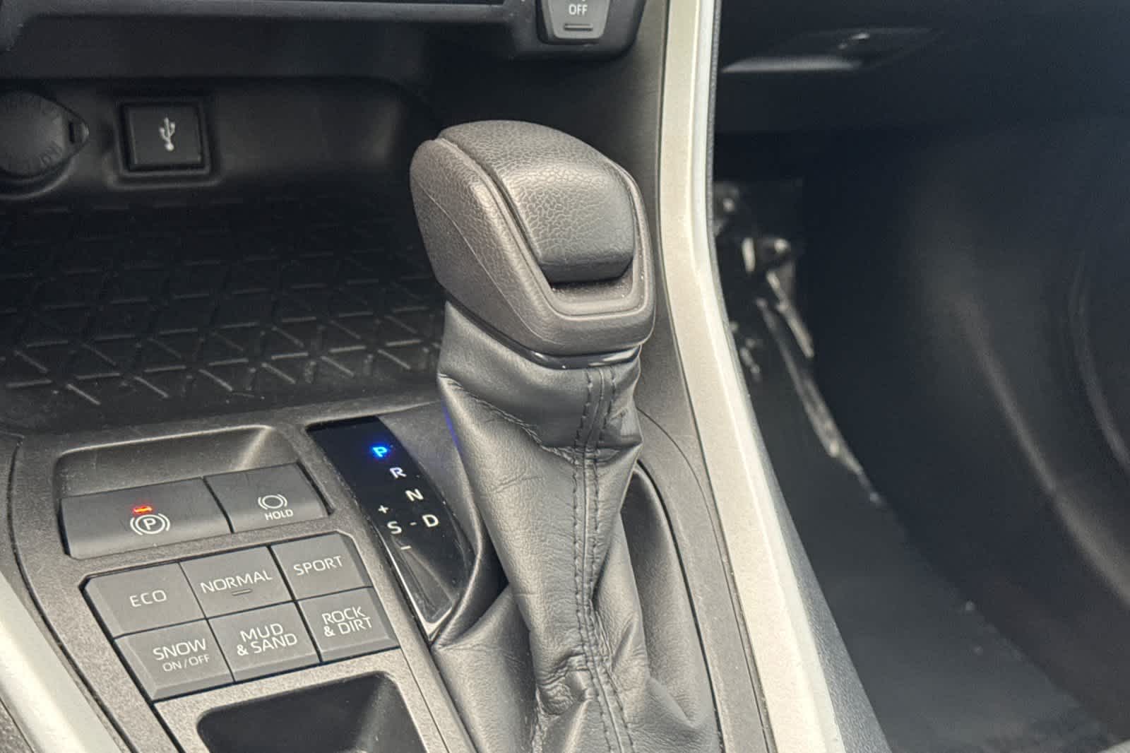 Thumbnail: 2022 Toyota RAV4 - 22