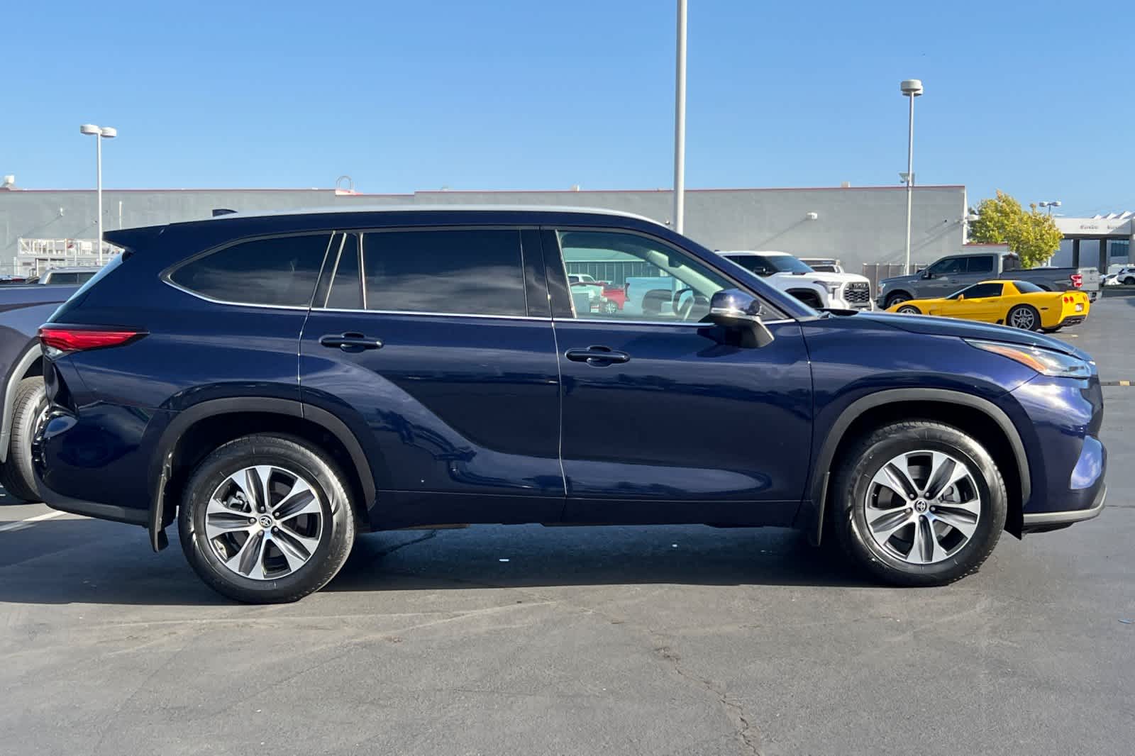 Thumbnail: 2022 Toyota Highlander - 6