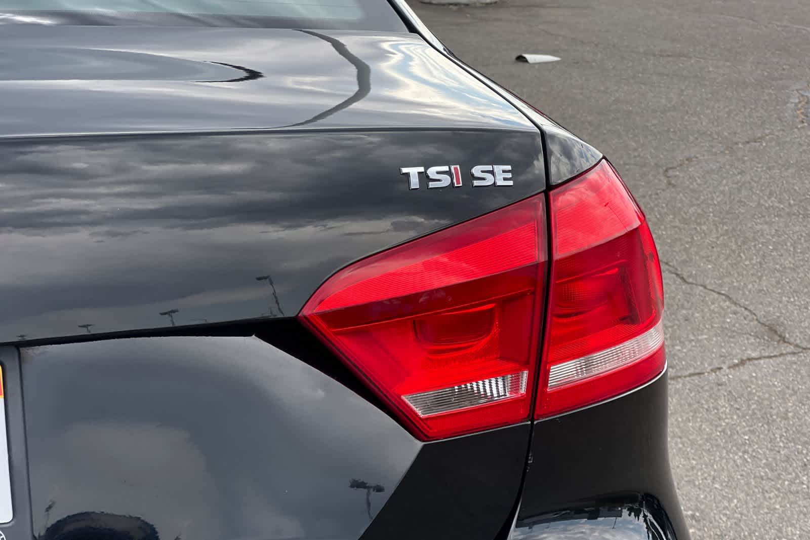 Thumbnail: 2014 Volkswagen Passat - 28