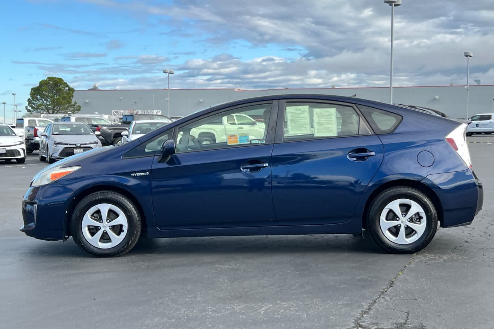 Thumbnail: 2015 Toyota Prius - 9