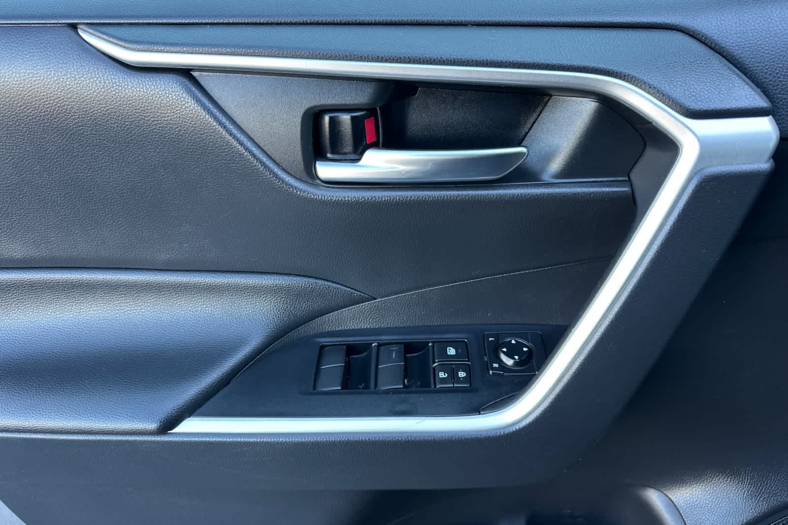 Thumbnail: 2021 Toyota RAV4 - 12