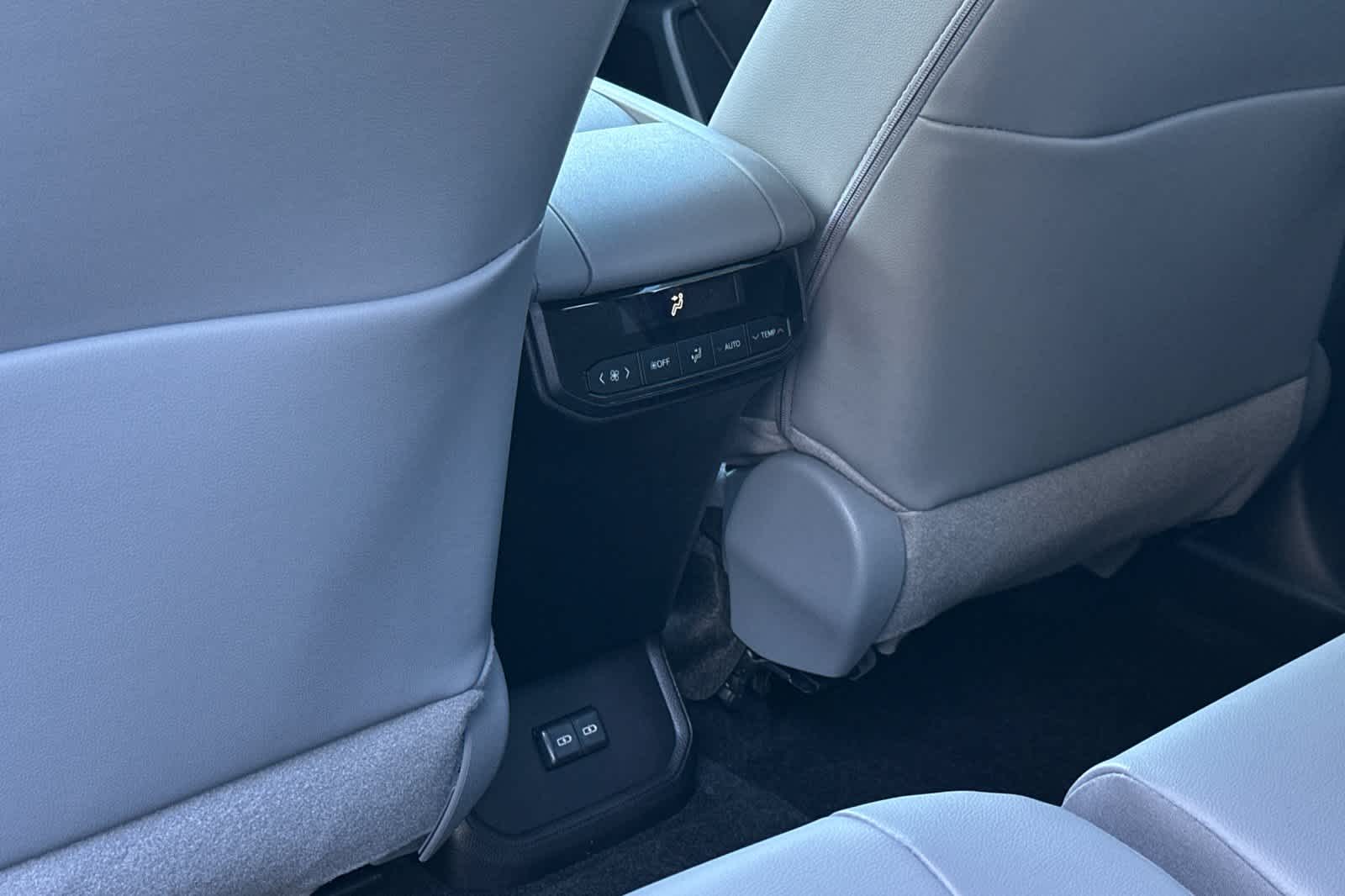 Thumbnail: 2026 Toyota Highlander - 14