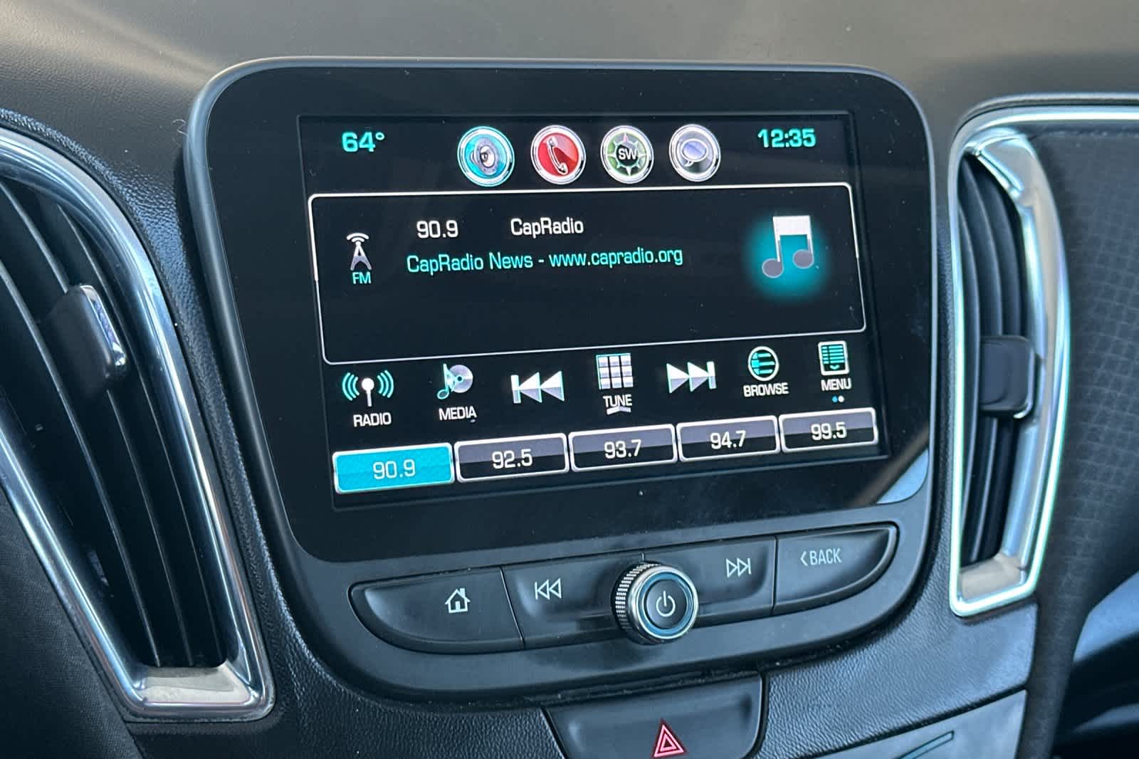 Thumbnail: 2017 Chevrolet Malibu - 19