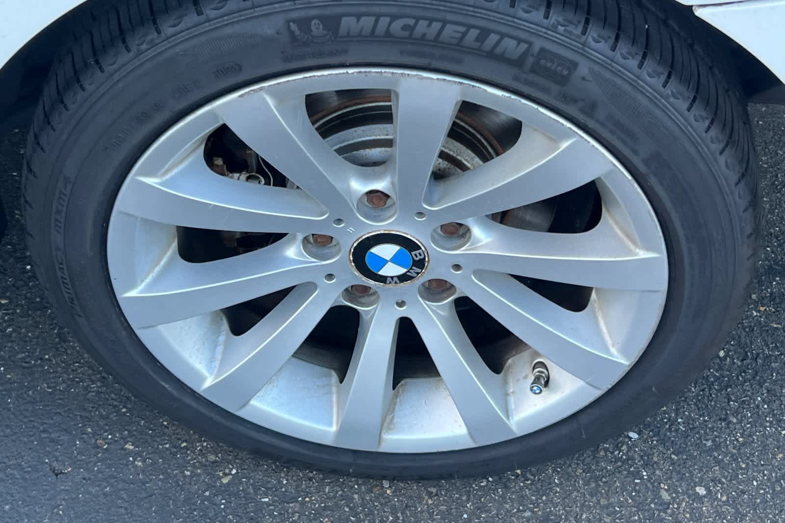 Thumbnail: 2011 BMW 3 Series - 22