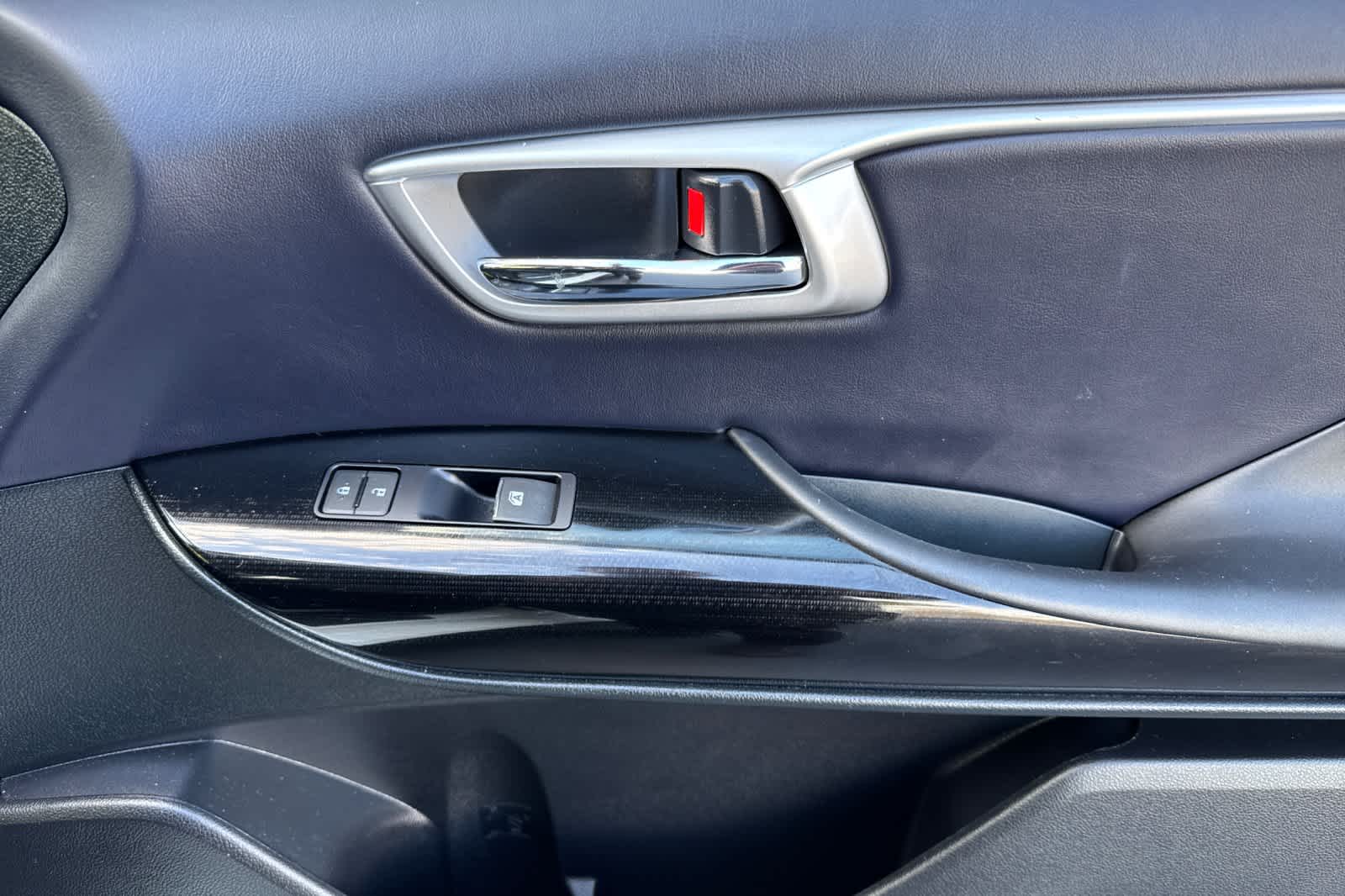 Thumbnail: 2018 Toyota Mirai - 18