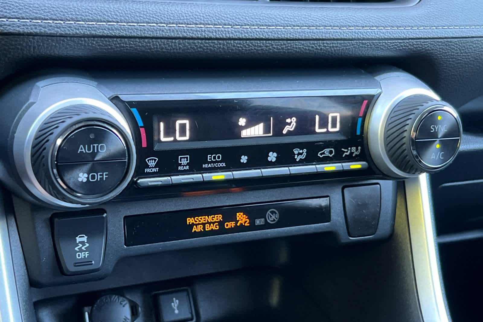 Thumbnail: 2021 Toyota RAV4 - 22