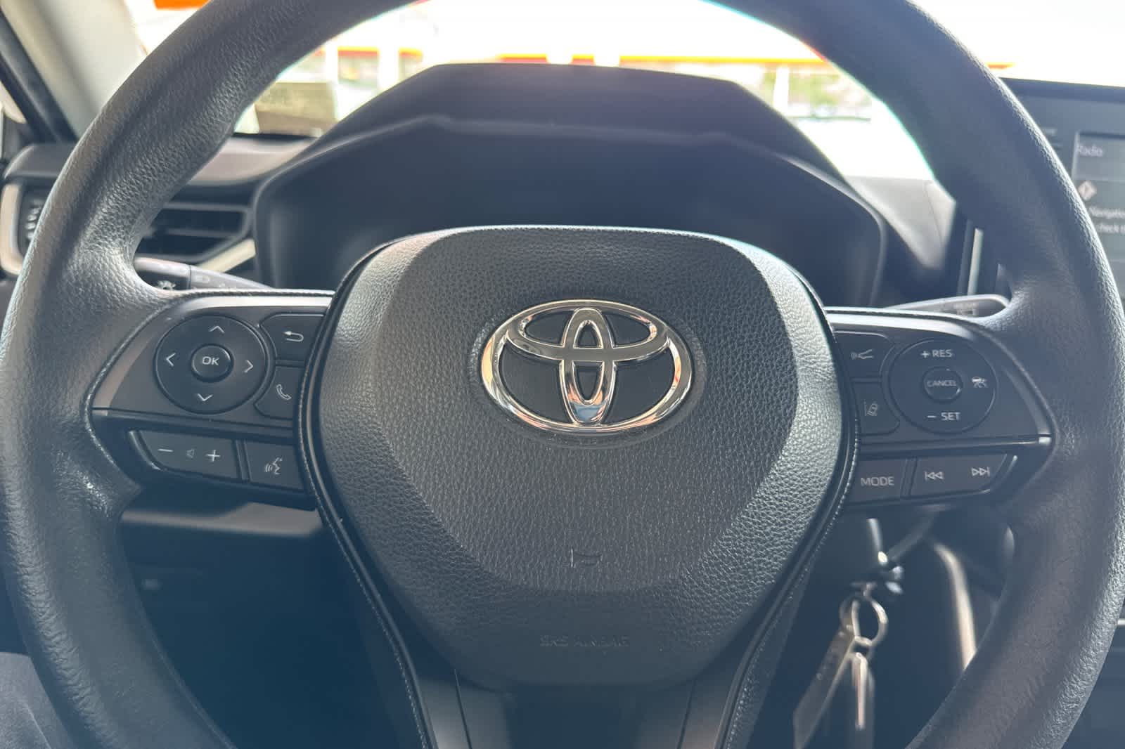 Thumbnail: 2021 Toyota RAV4 - 23