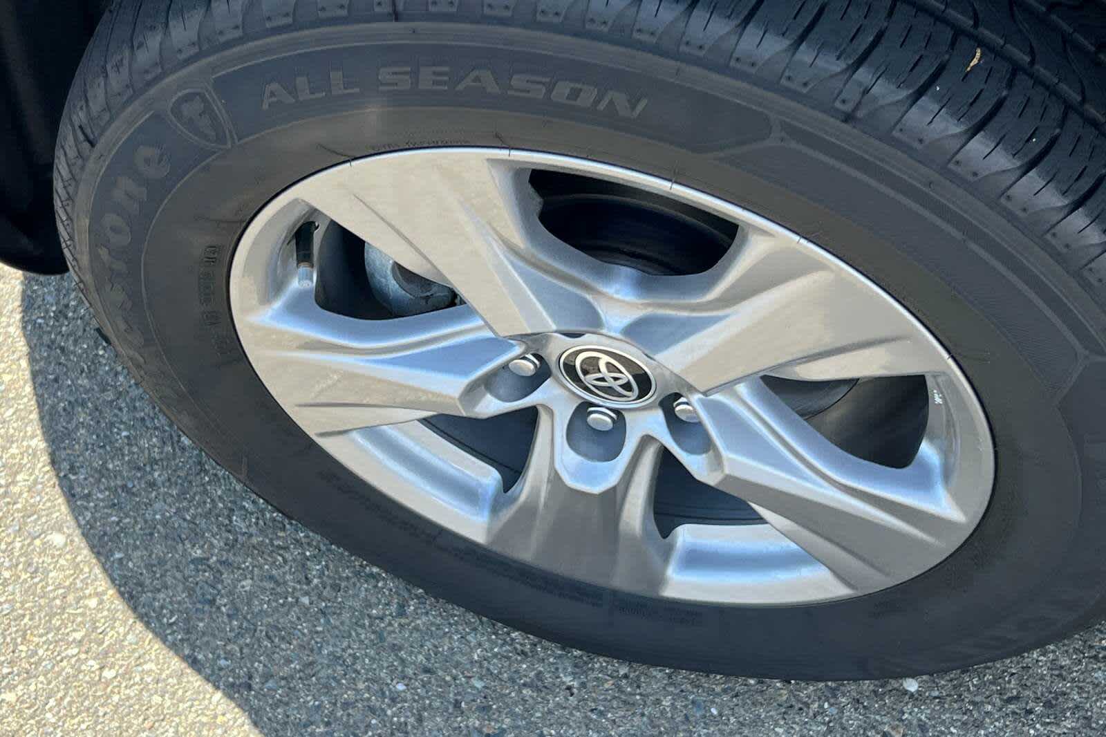 Thumbnail: 2022 Toyota RAV4 - 21