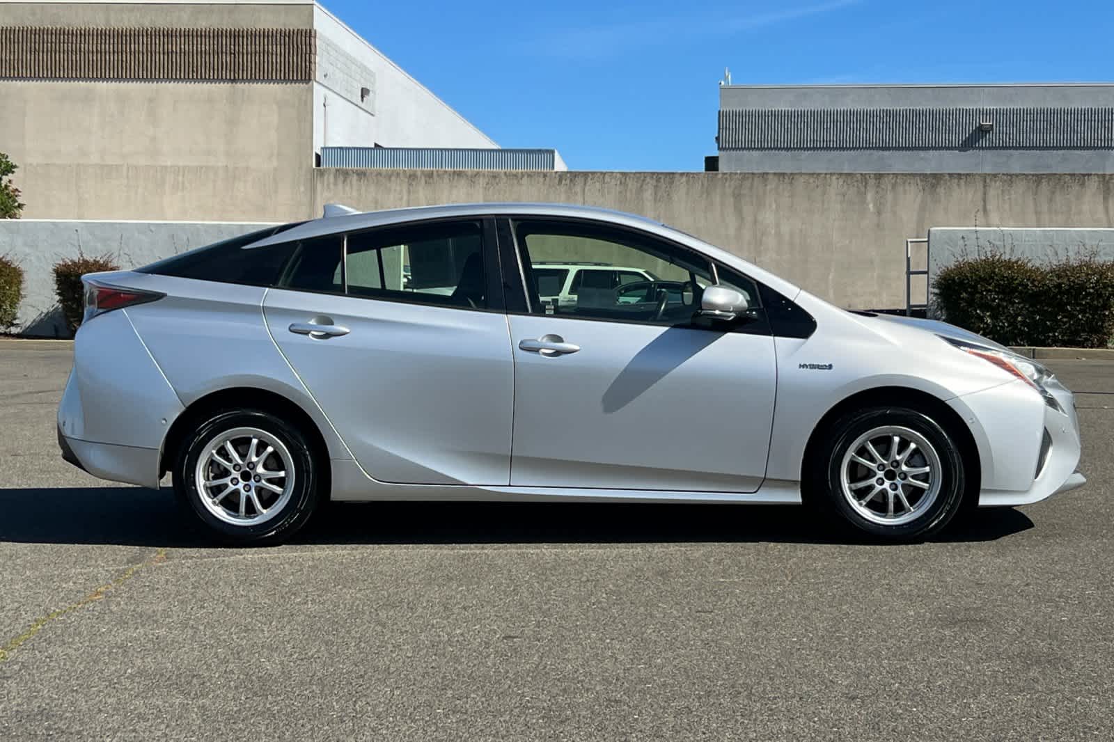 Thumbnail: 2017 Toyota Prius - 6