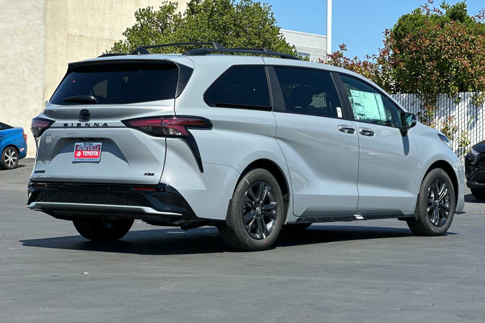 Thumbnail: 2025 Toyota Sienna - 2