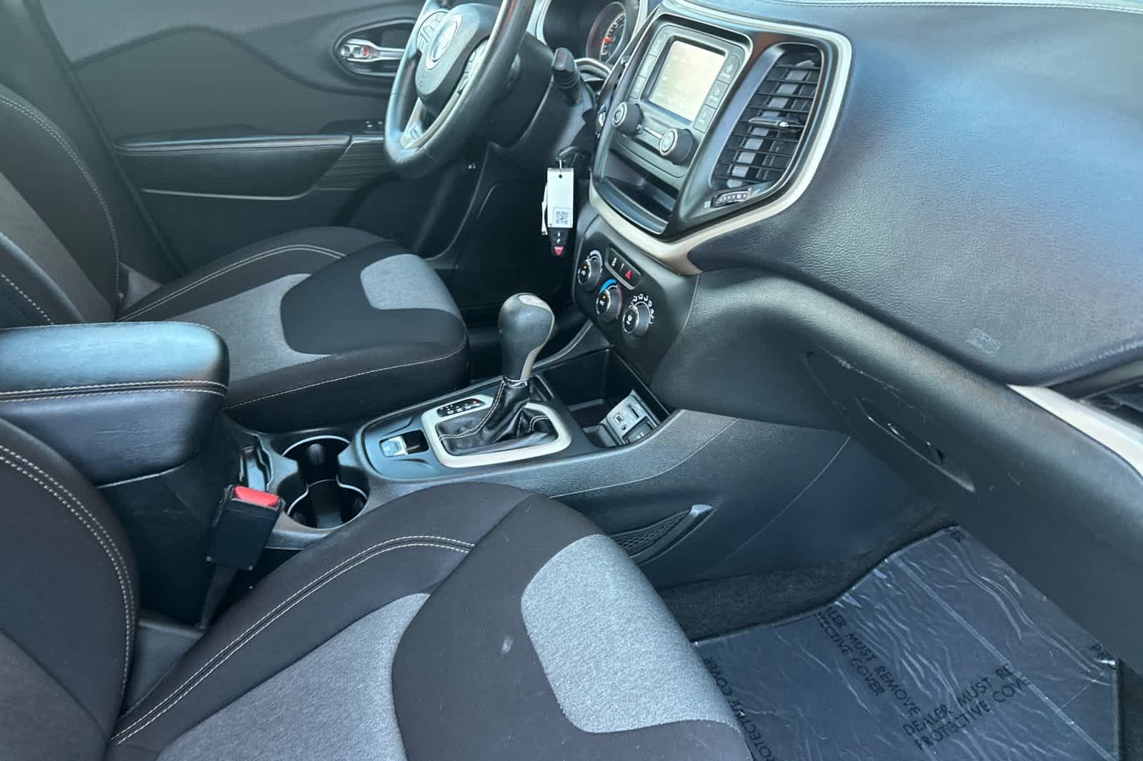 Thumbnail: 2015 Jeep Cherokee - 16