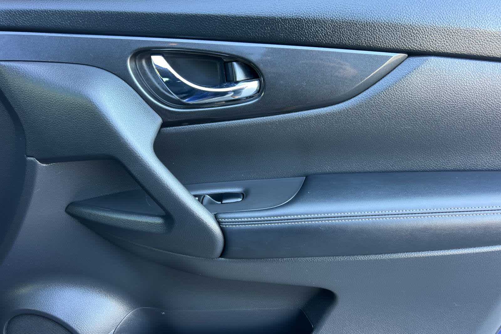 2019 Nissan Rogue SV 19