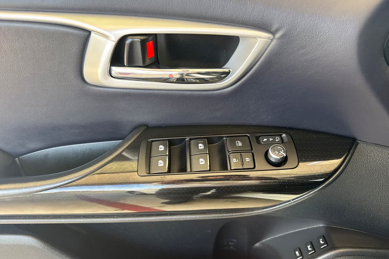 Thumbnail: 2016 Toyota Mirai - 12