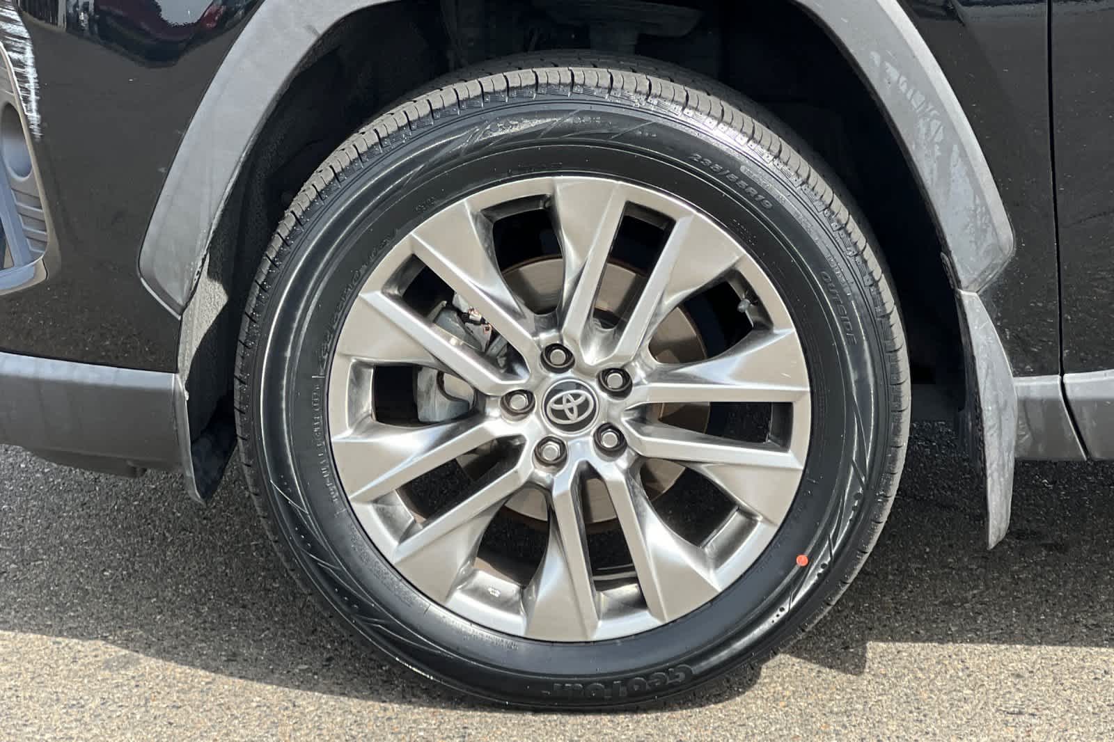 Thumbnail: 2021 Toyota RAV4 - 31