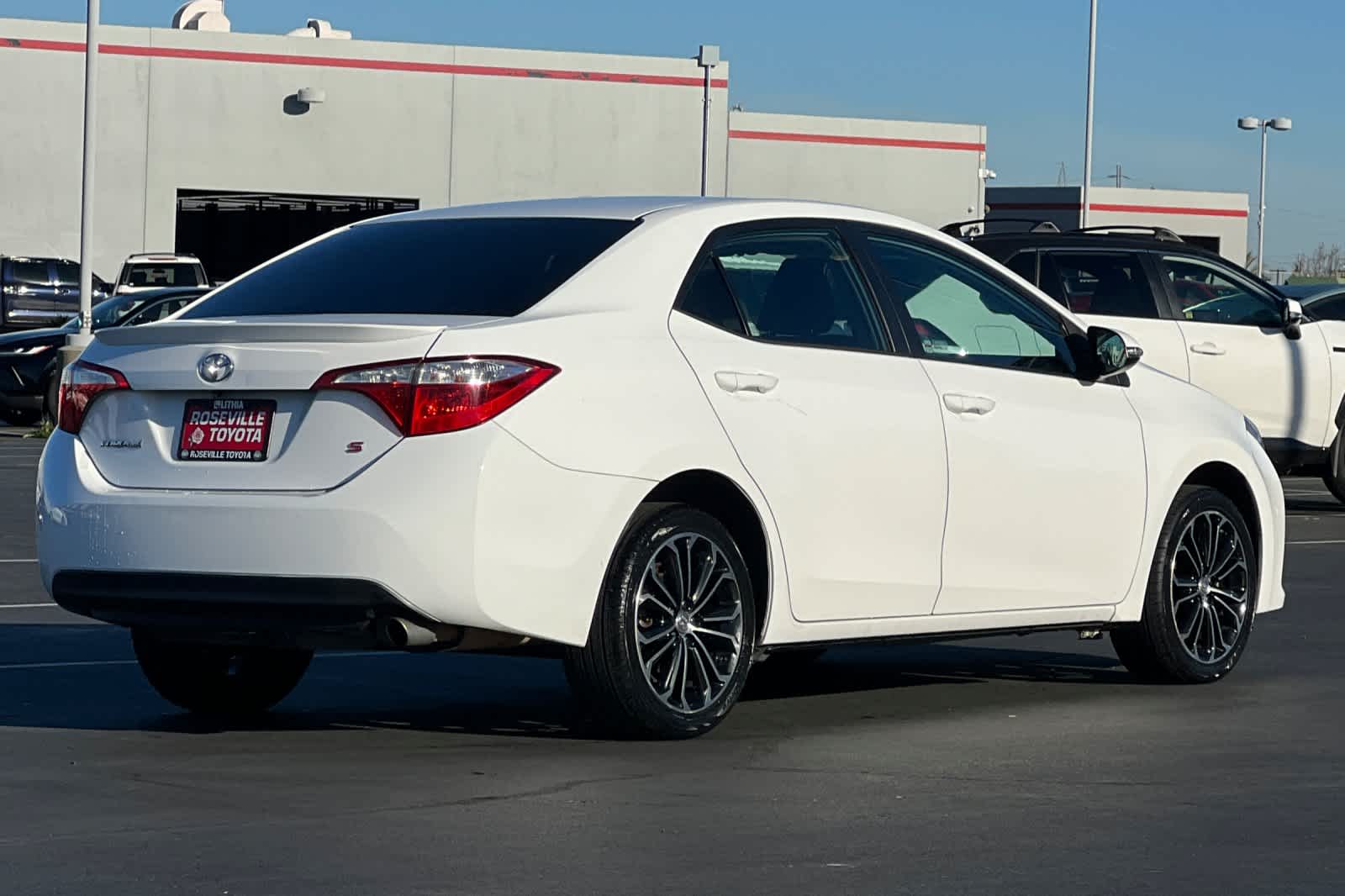 Thumbnail: 2015 Toyota Corolla - 2