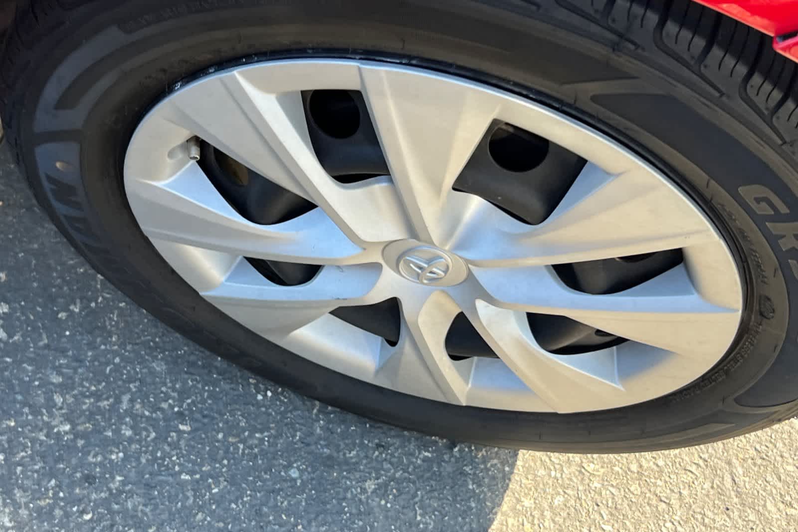 Thumbnail: 2015 Toyota Prius c - 17