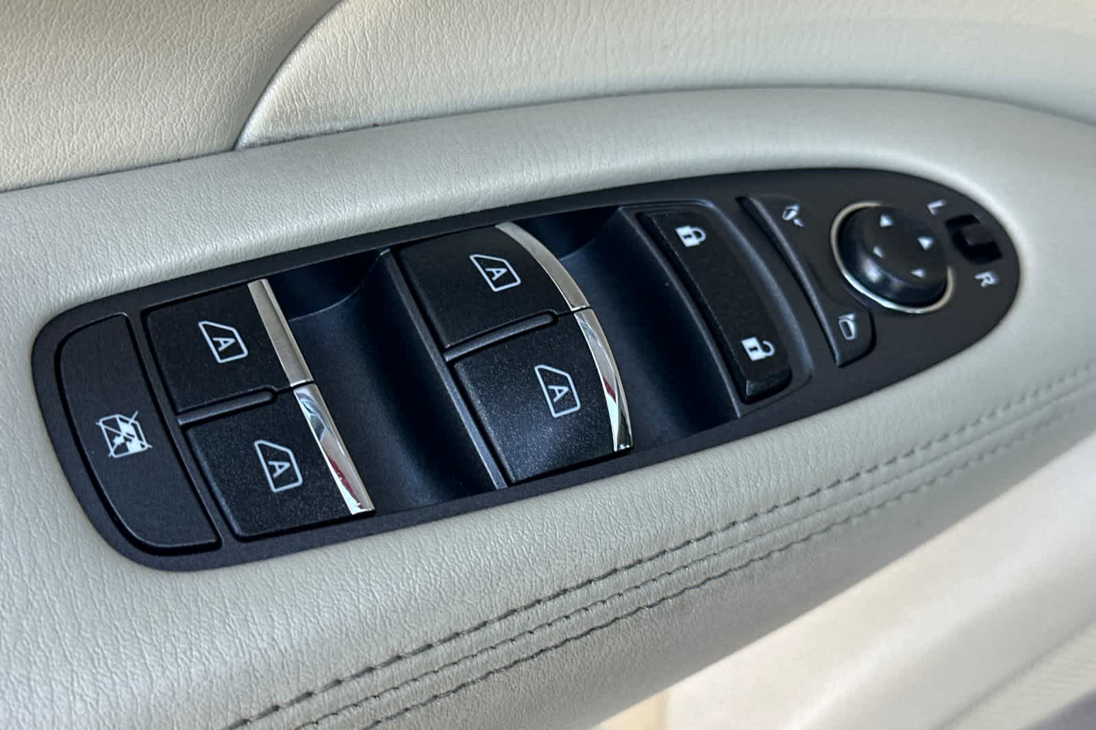 Thumbnail: 2012 INFINITI M37 - 13