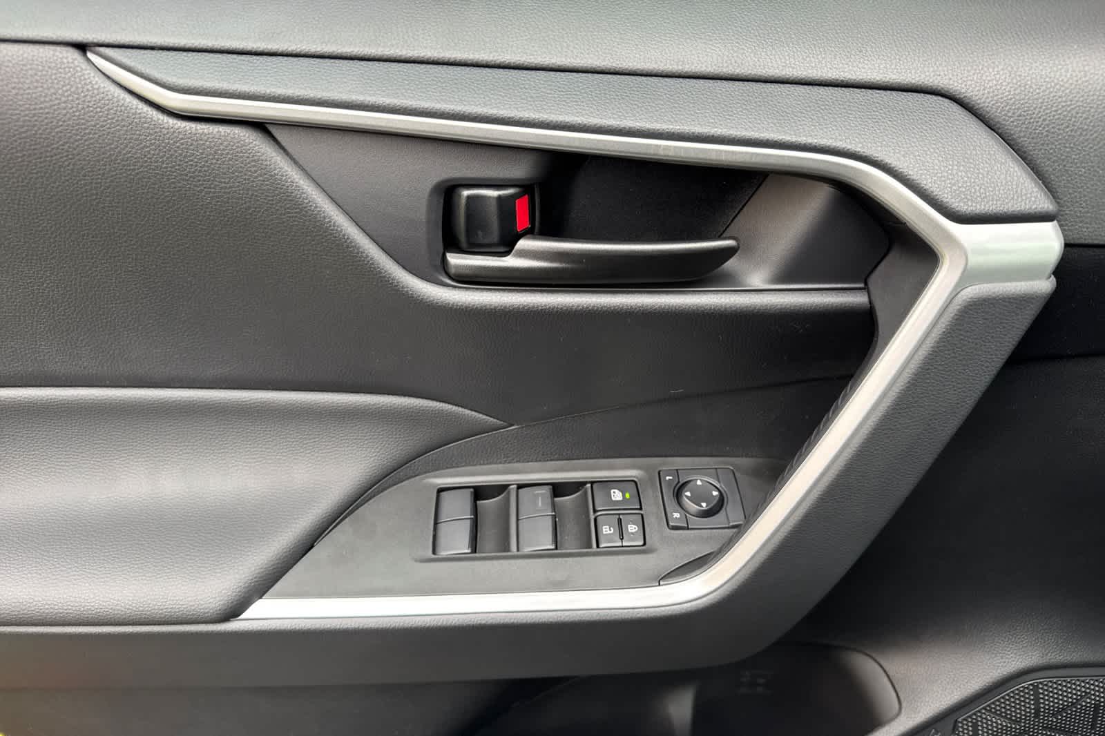 Thumbnail: 2025 Toyota RAV4 - 12