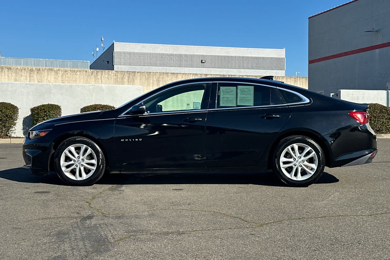 Thumbnail: 2017 Chevrolet Malibu - 9