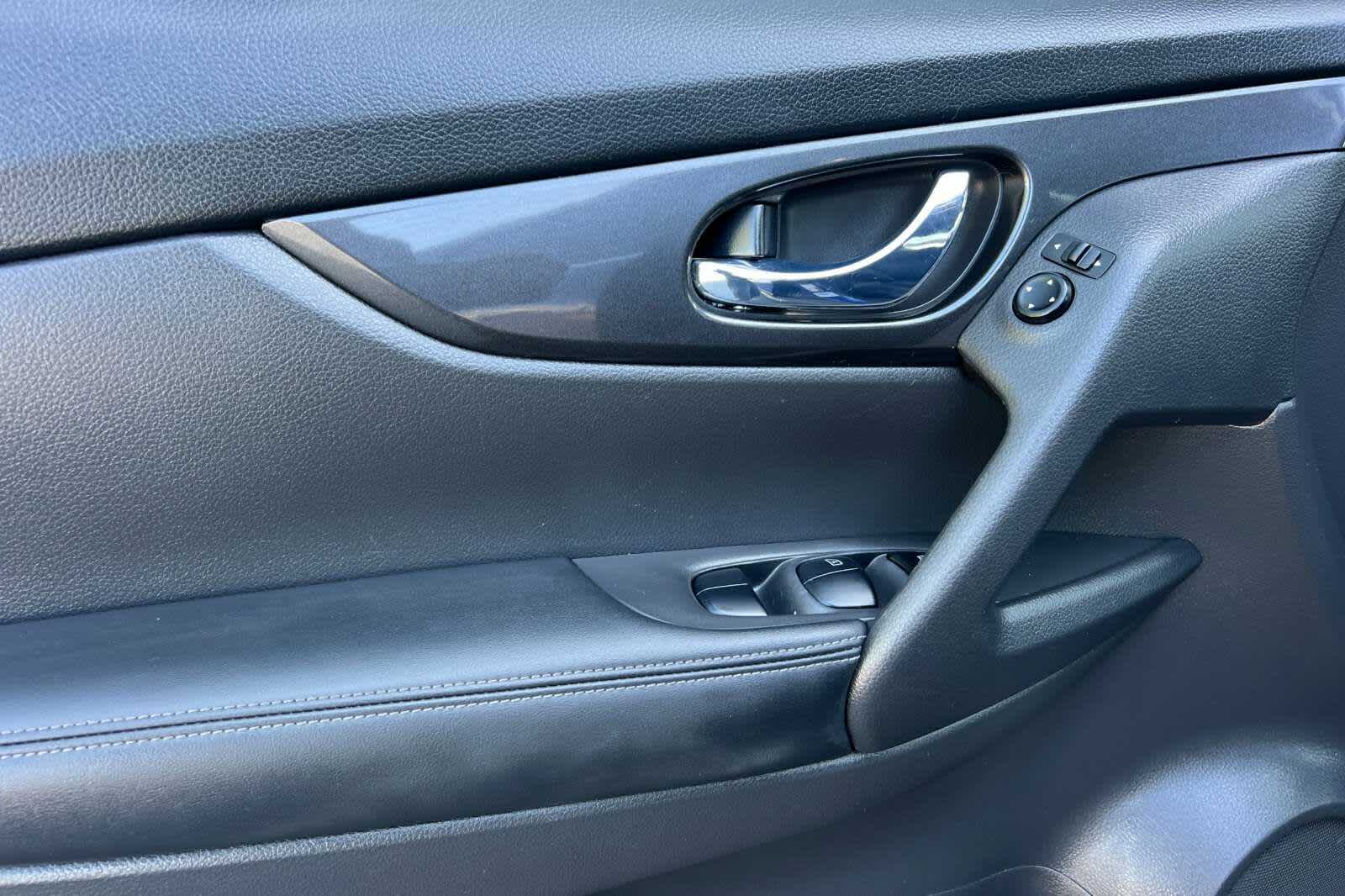 2019 Nissan Rogue SV 12