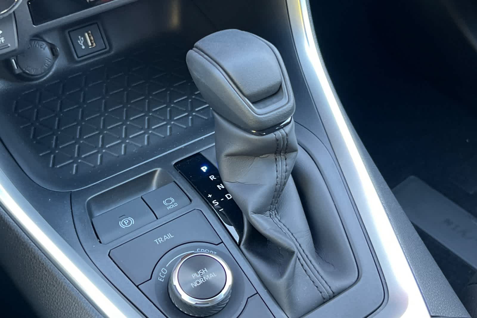 Thumbnail: 2025 Toyota RAV4 - 22