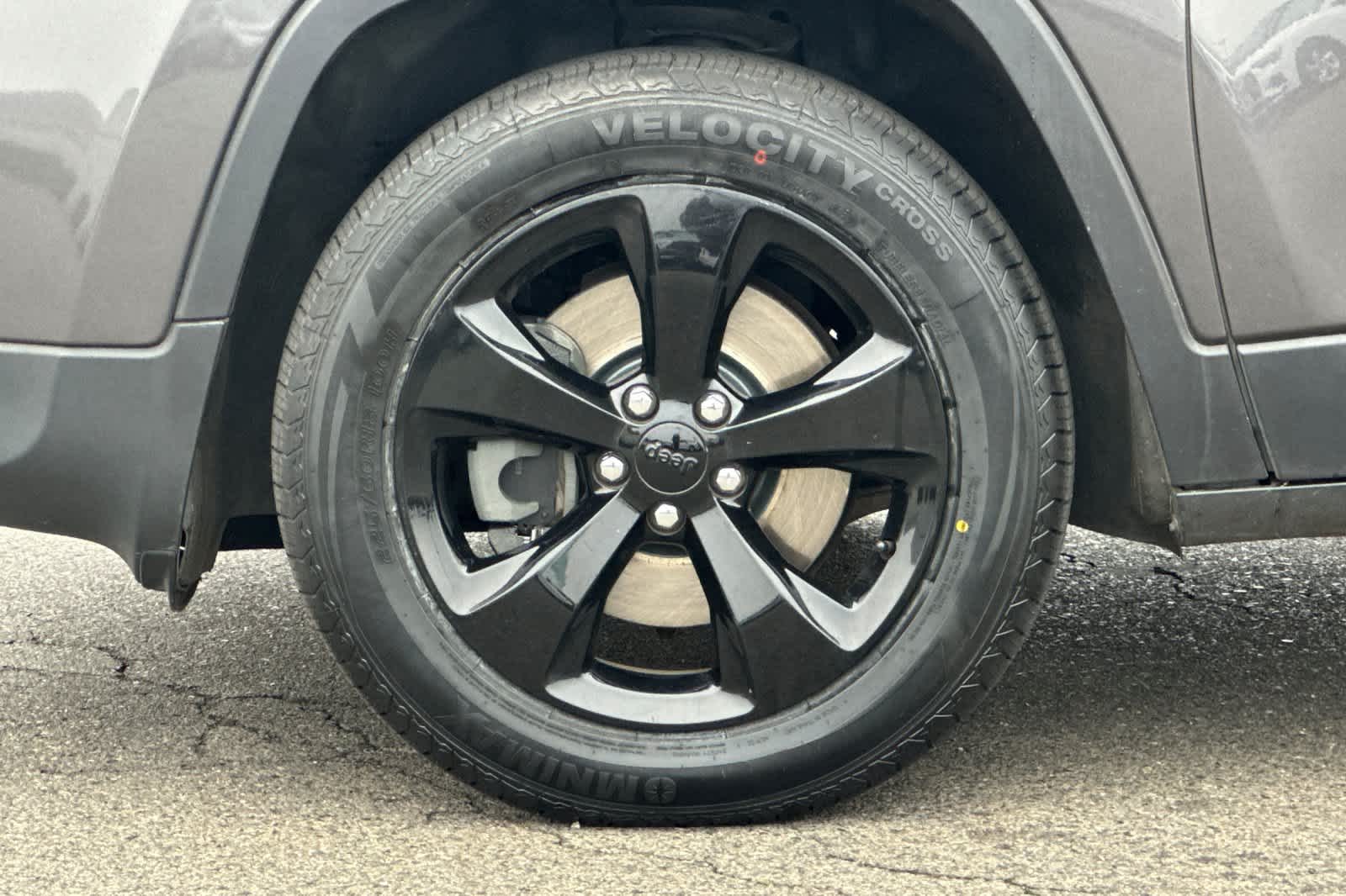 Thumbnail: 2017 Jeep Cherokee - 31