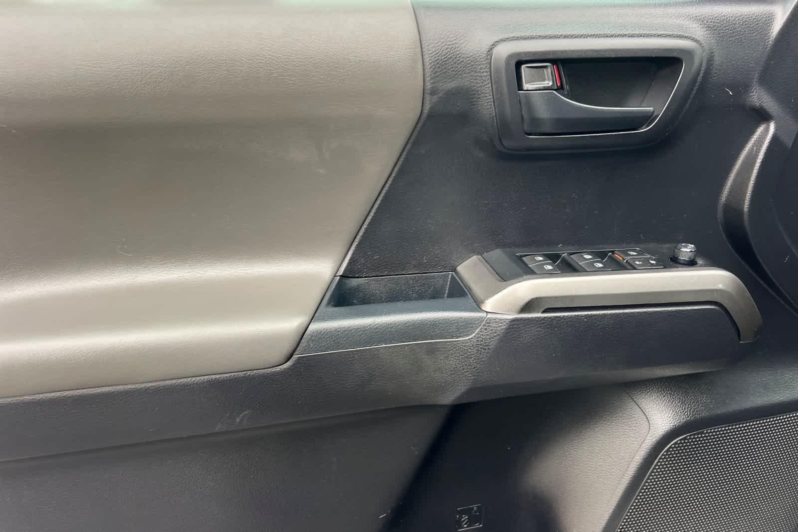 Thumbnail: 2020 Toyota Tacoma - 12