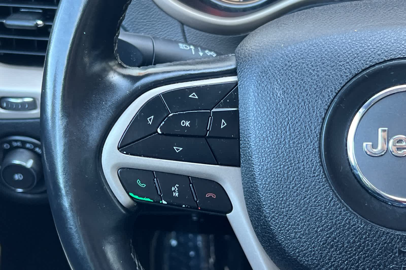 Thumbnail: 2018 Jeep Cherokee - 24