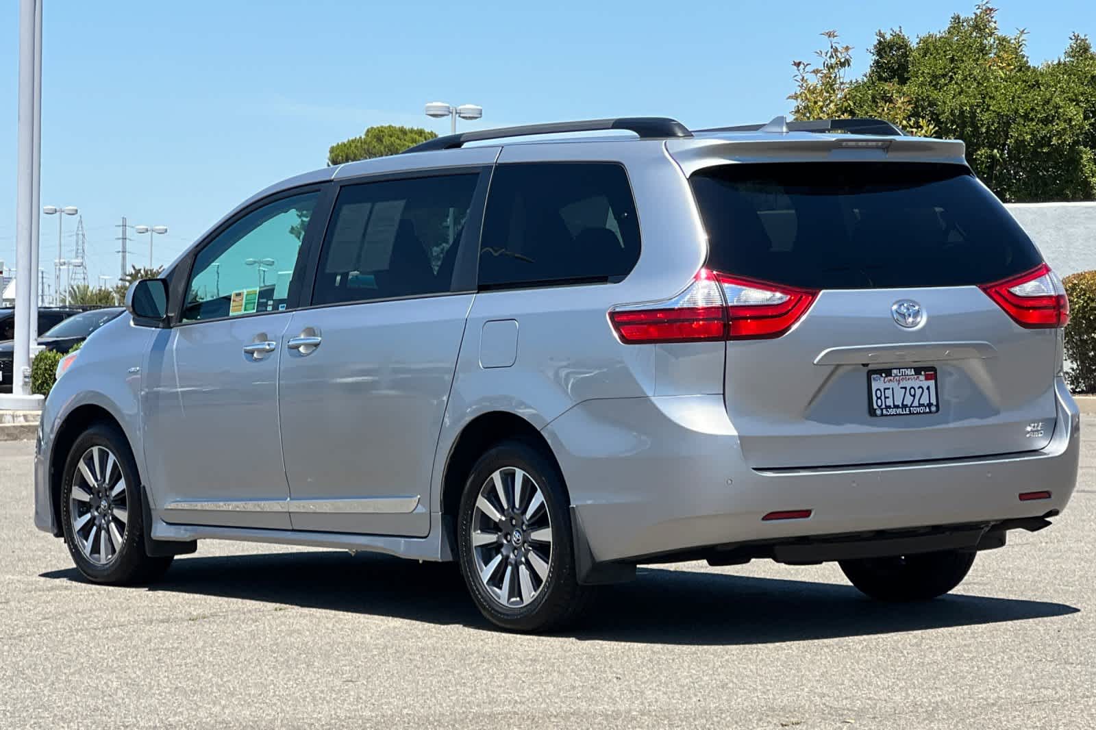 Thumbnail: 2018 Toyota Sienna - 7
