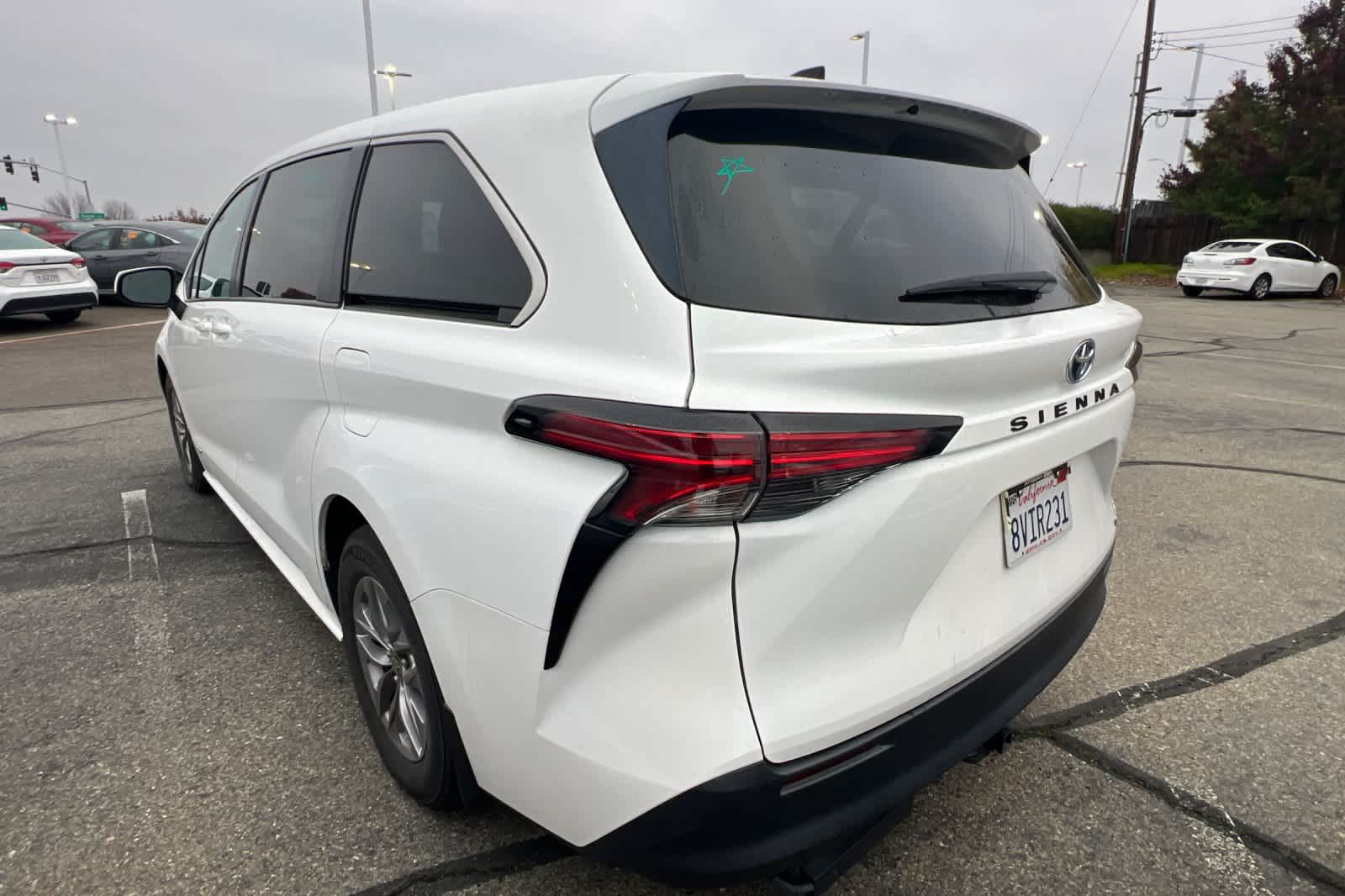 Thumbnail: 2021 Toyota Sienna - 4