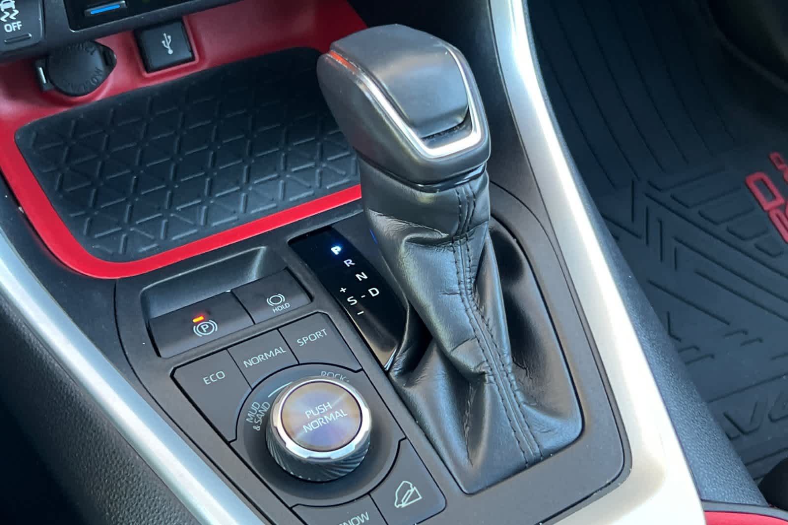 Thumbnail: 2020 Toyota RAV4 - 23