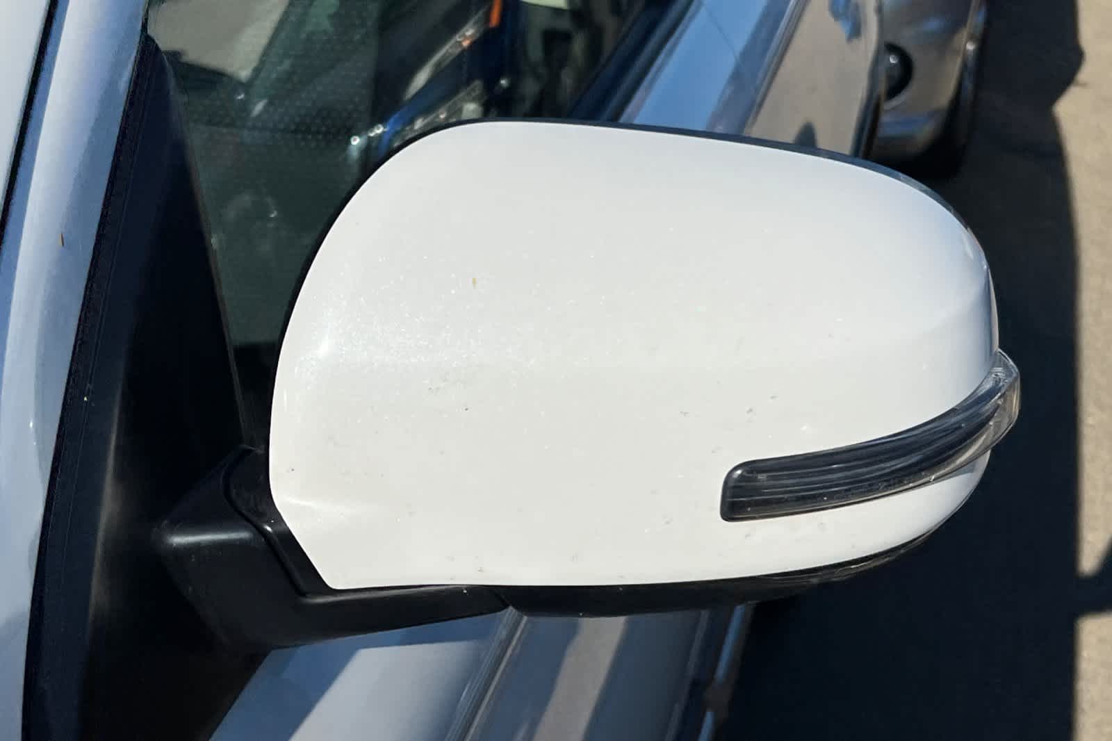 Thumbnail: 2016 Mitsubishi Outlander - 21