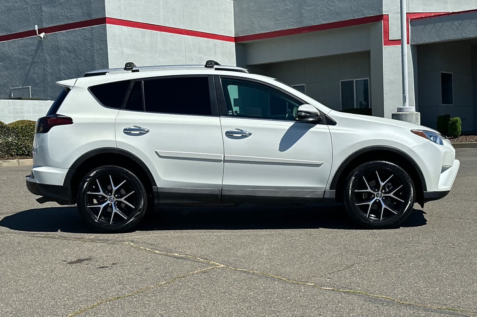 Thumbnail: 2016 Toyota RAV4 - 6