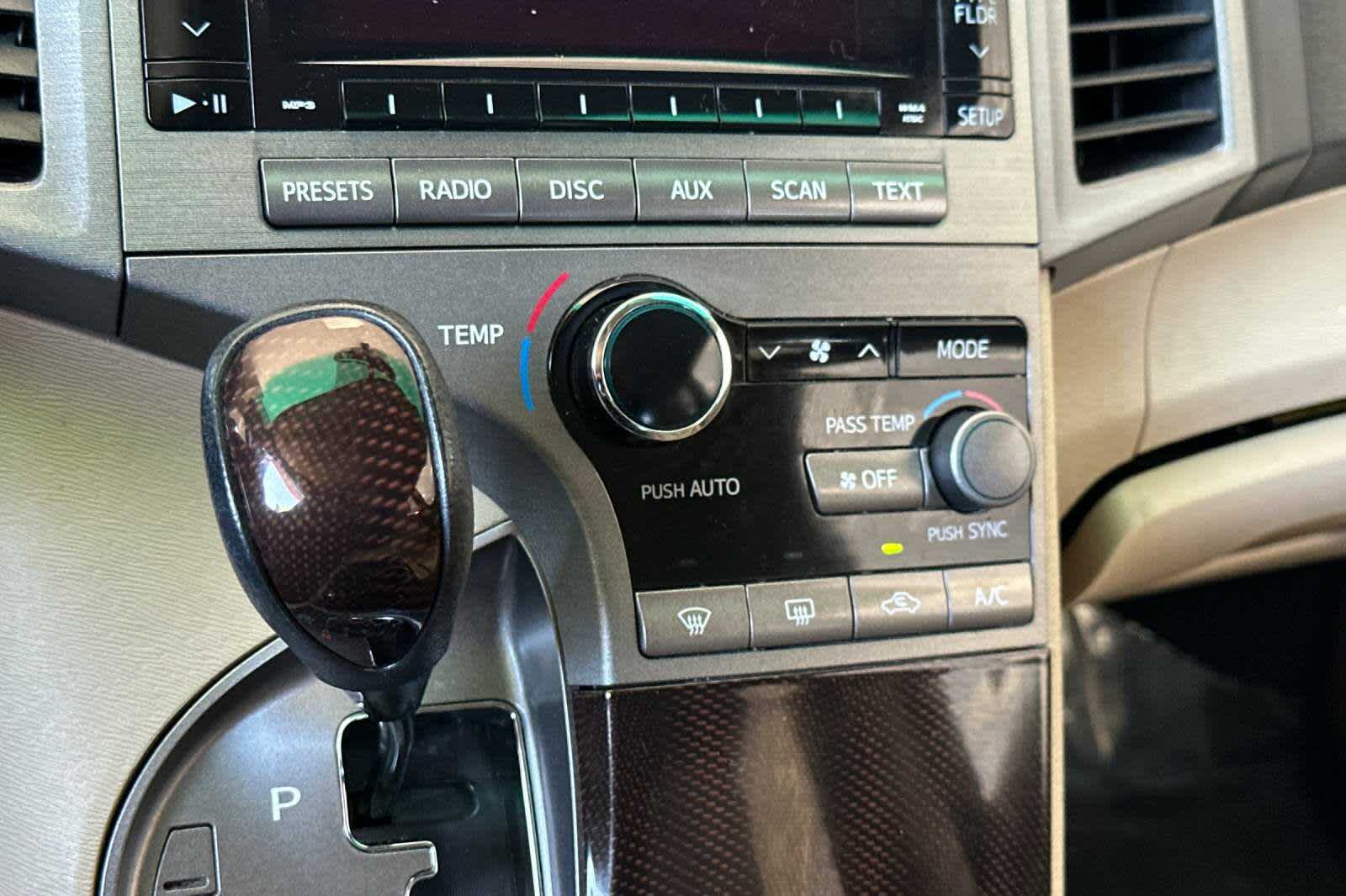 Thumbnail: 2010 Toyota Venza - 21