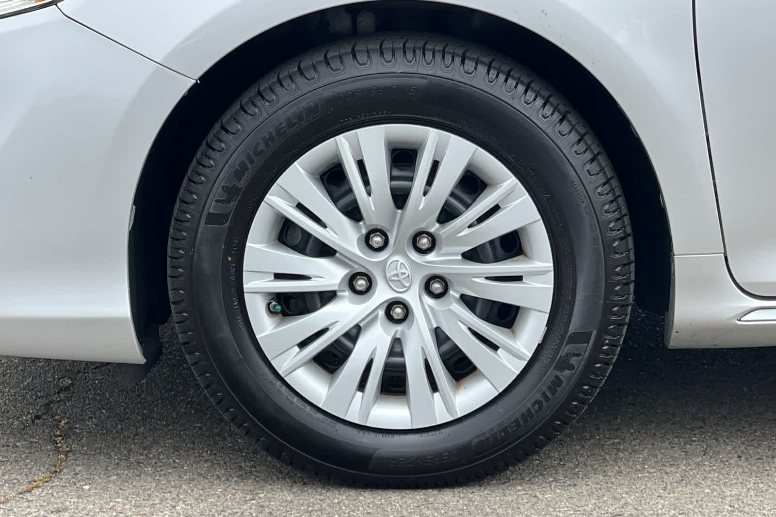 Thumbnail: 2013 Toyota Camry - 28